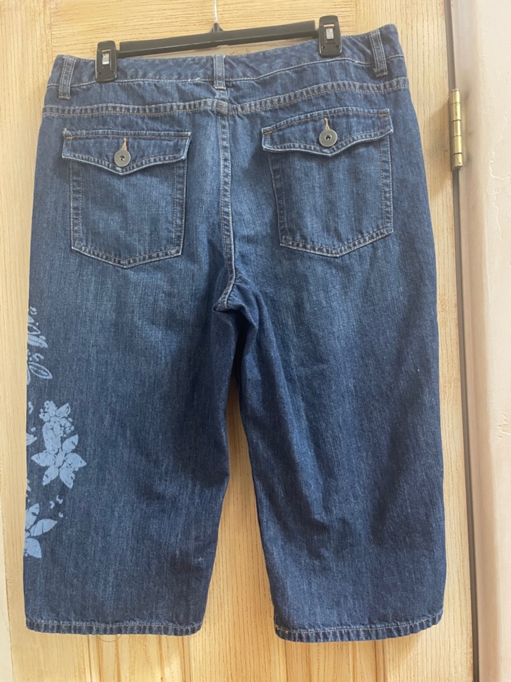 Cute Capris - Picture 2 of 4